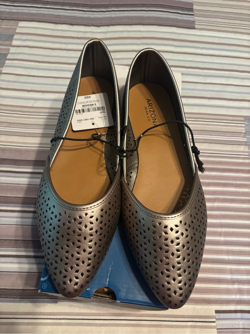 Arizona Jean Company Metallic Silver Pointed Perforated Flats